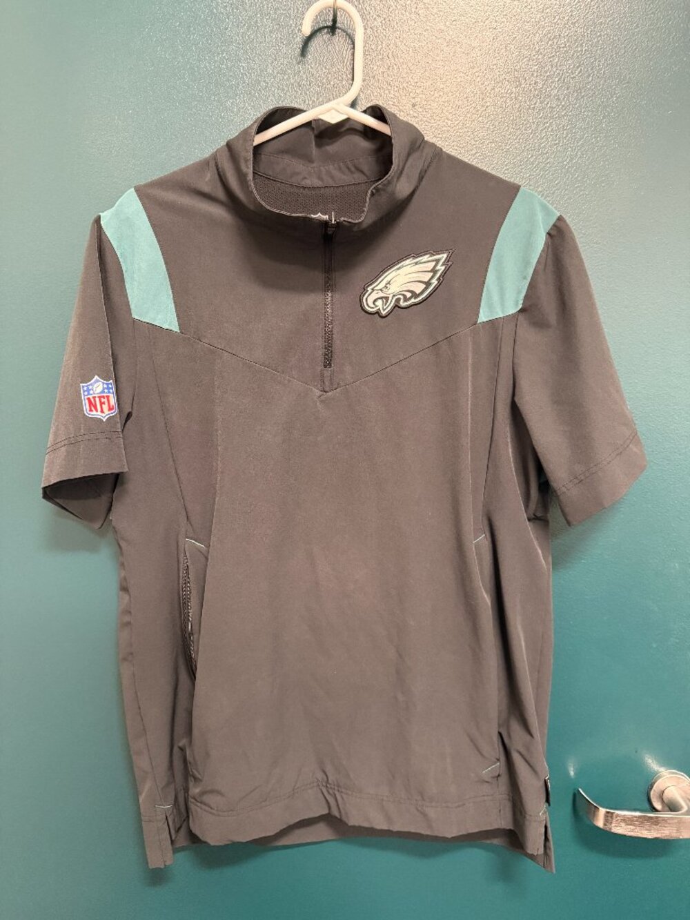 Nike Philadelphia Eagles 1/2-Zip Short-Sleeve Jacket - Small